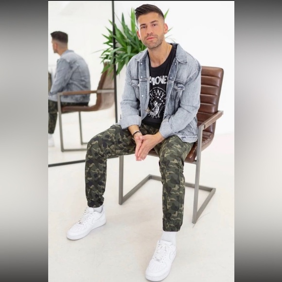 ❤️ Boys Camo Stretchy Core Jogger 2.0 NWT Size M - Picture 1 of 2